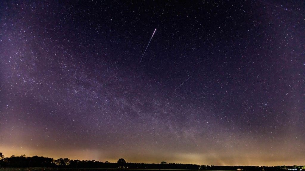 See Full Lyrid Meteor Shower Viral Video: Link Twitter & TikTok Facts Explained